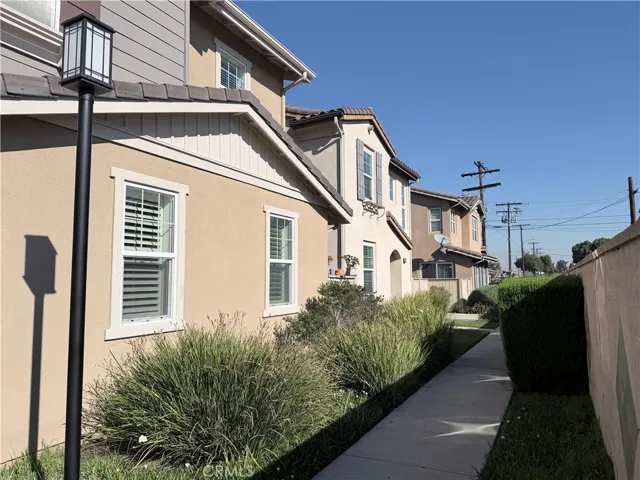 Pedestrian walkway