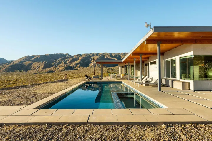 Pool & Spa