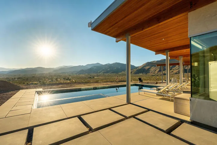 Pool & Spa