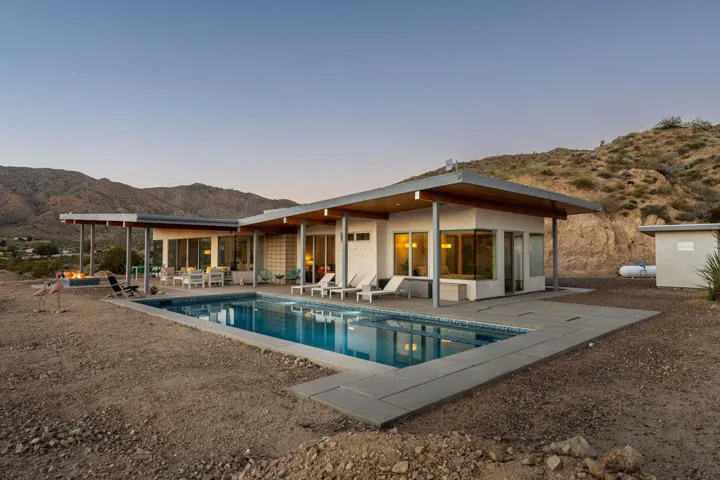 Pool & Spa