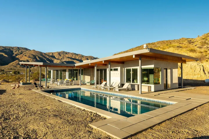 Pool & Spa