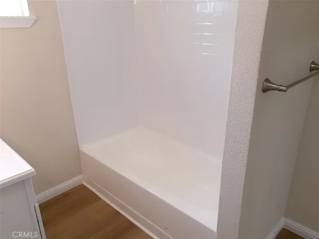 hall bath 1 tub shower