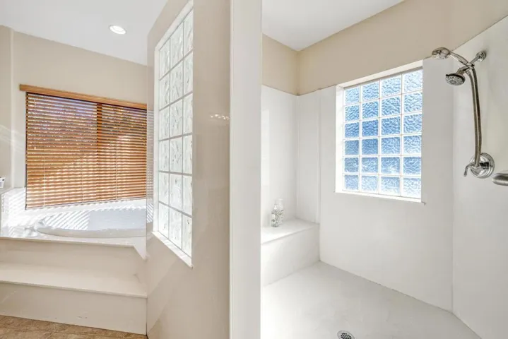 20210427034348994468000000-o