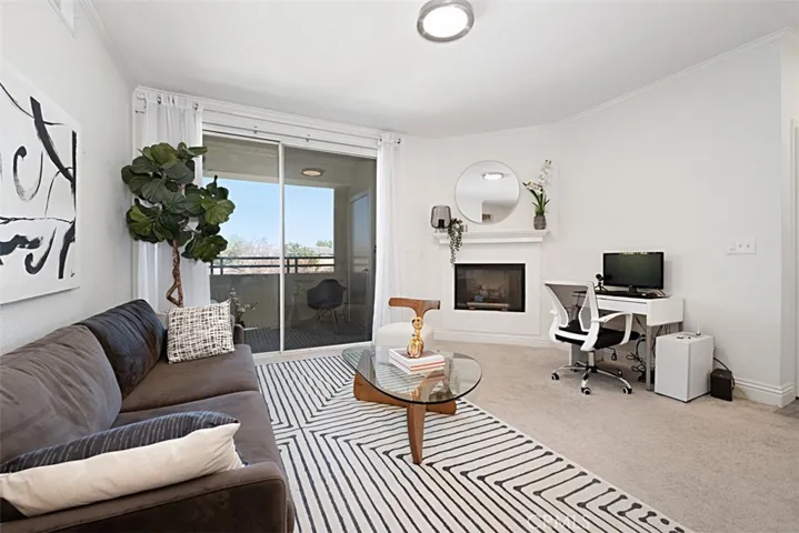 Per MLS rules, the original photo of the fireplace