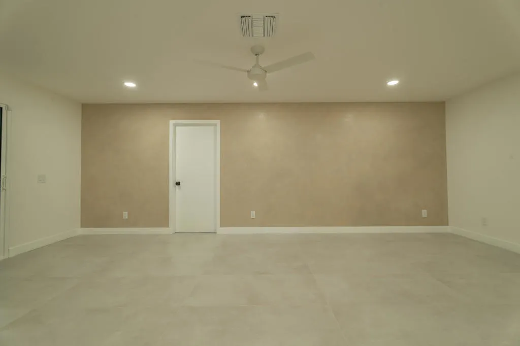 Deborah_Interior-18