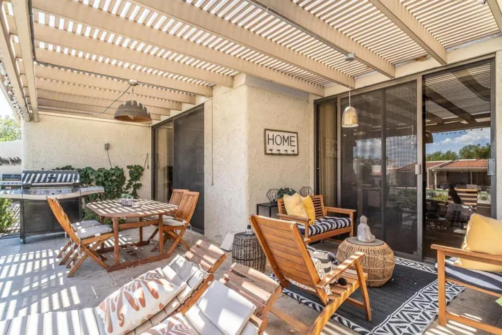 back patio to the tennis
