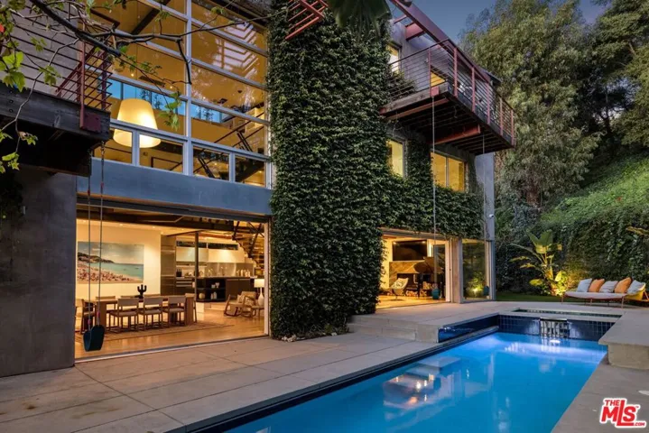 562 Stassi Lane, Santa Monica, California 90402