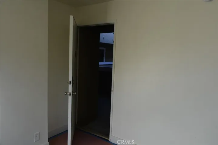 Separate private entrance from the second floor providing direct access to the lower-level bedroom, offering complete independence.
