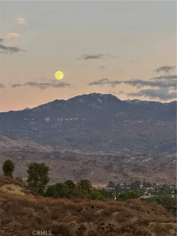 300 Anderson, Hemet, California 92544