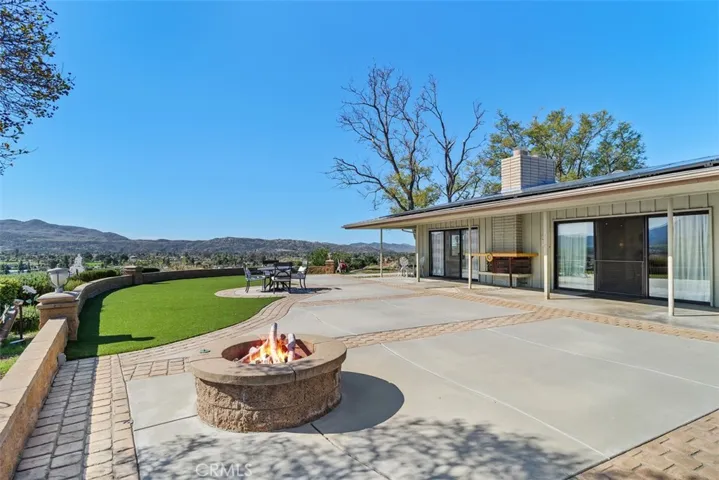 300 Anderson, Hemet, California 92544