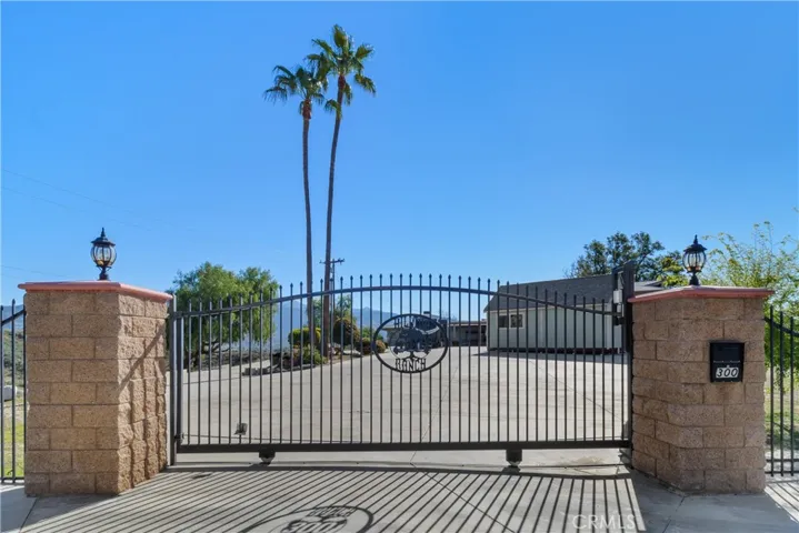 300 Anderson, Hemet, California 92544
