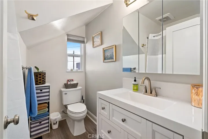 2 bed unit bathroom