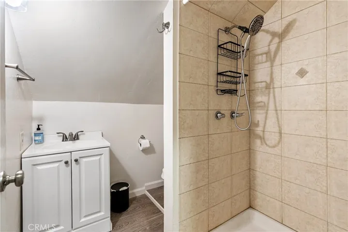 Top Unit Bathroom