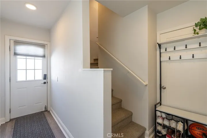 Top unit entry/staircase