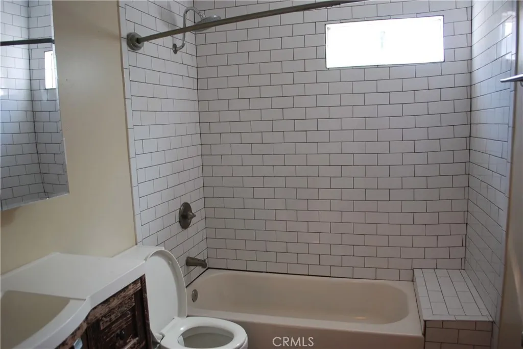 Main Bathroom Main Bathroom