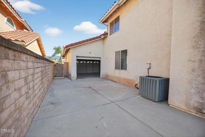 35-web-or-mls-Upmarket Media-1120 1st-10