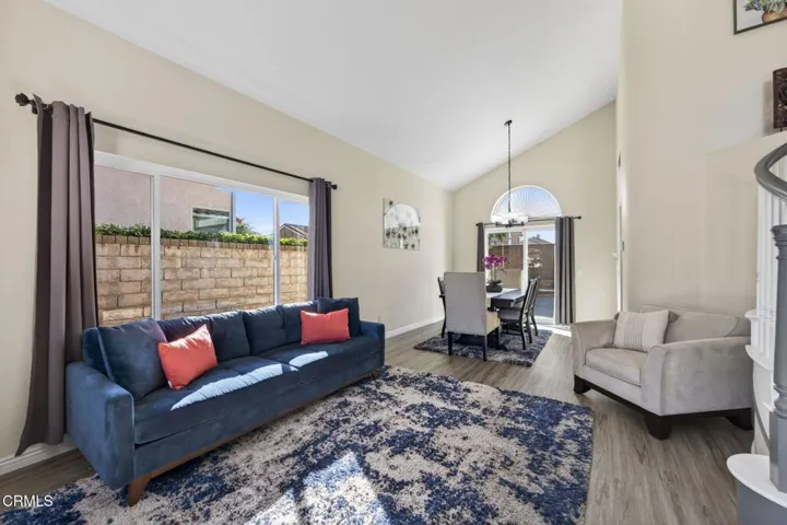 6-web-or-mls-Upmarket Media-1120 1st-006