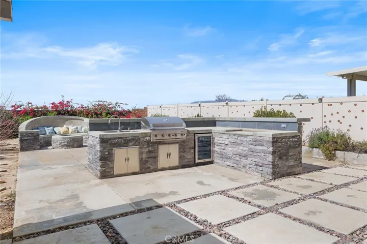 Backyard BBQ, Fridge, Sink, Seating area and Firepit