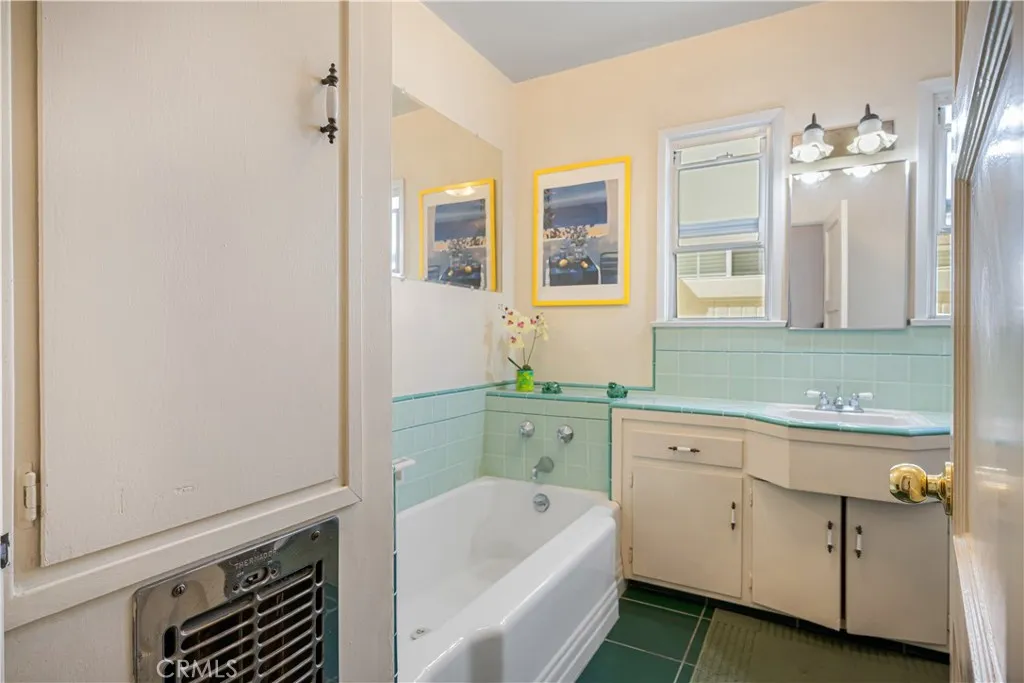 Storage Cabinet inside 
Main Bathroom  ASM-5235