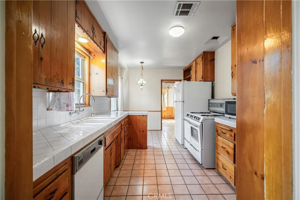 Kitchen View
ASM_5175