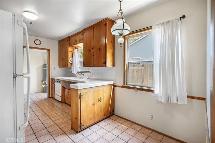 Partial View of Breakf Nook
& Sink ASM5180_