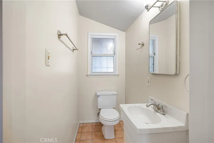 Half Bathroom
ASM-5162