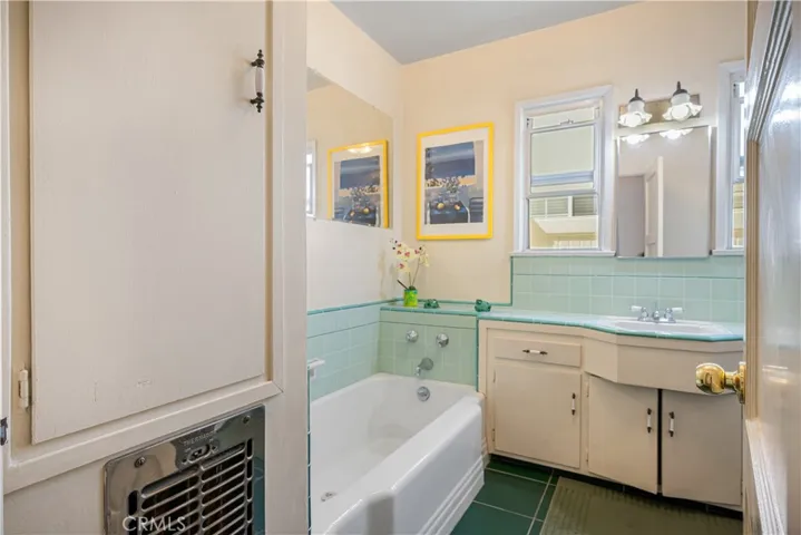 Storage Cabinet inside 
Main Bathroom  ASM-5235