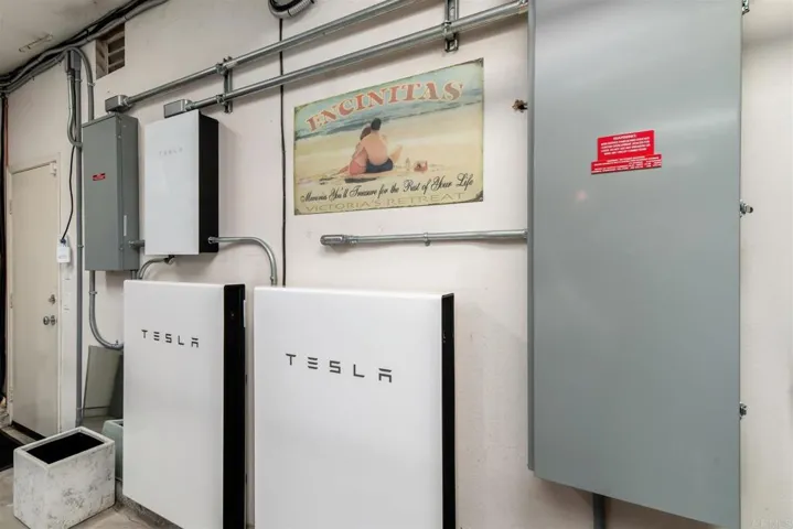 2 Tesla Powerwalls 2.0