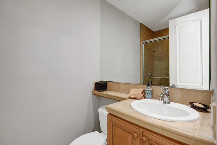 CASITA BATHROOM.jpg mls