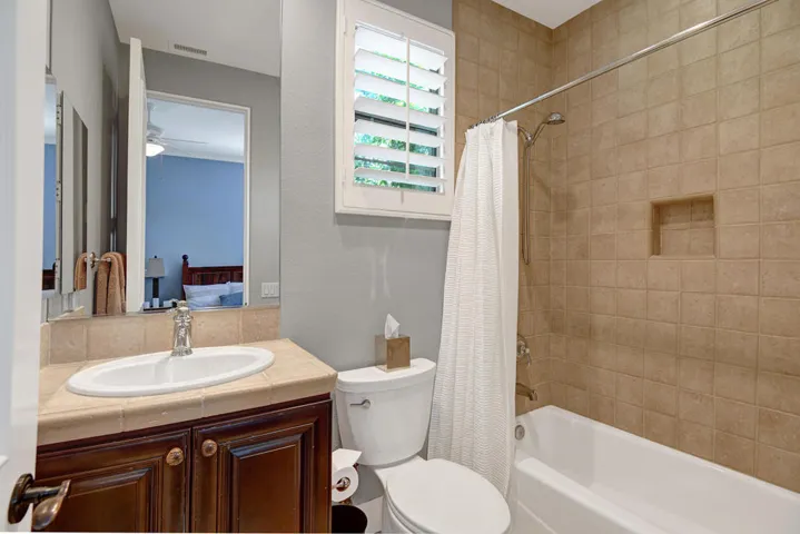 BEDROOM 1 BATHROOM.jpg mls