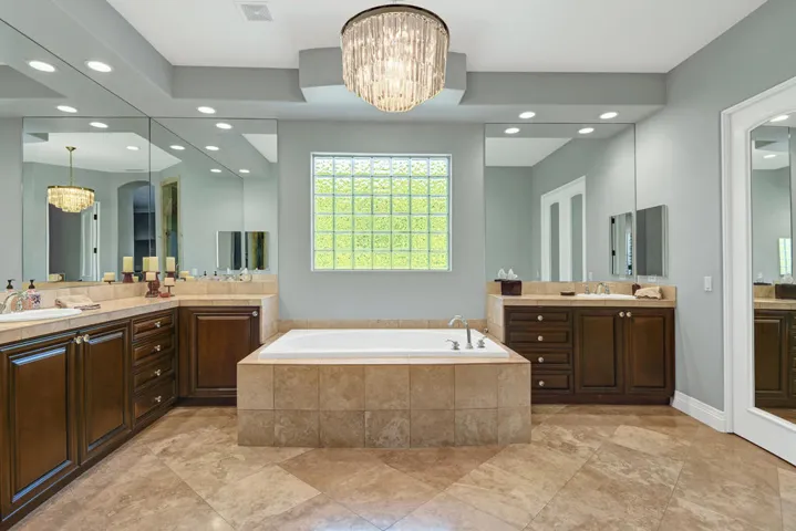 PRIMARY BATHROOM.jpg mls