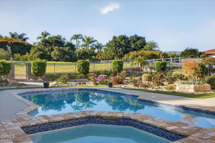 70-web-or-mls-Upmarketmedia_10995Alt-221