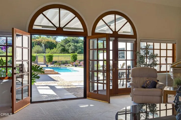 18-web-or-mls-Upmarketmedia_10995Alt-052