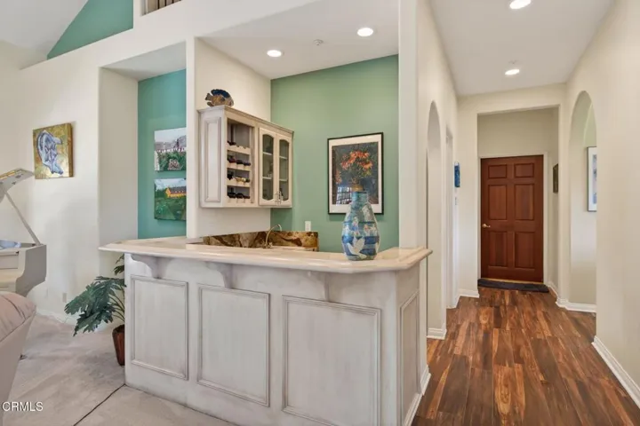 21-web-or-mls-Upmarketmedia_10995Alt-061