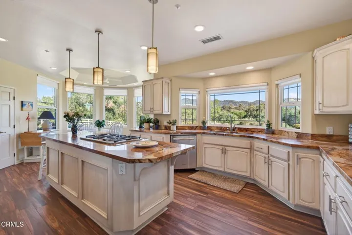 26-web-or-mls-Upmarketmedia_10995Alt-077