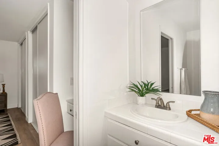 6601 Springpark Avenue 9, Los Angeles, California 90056