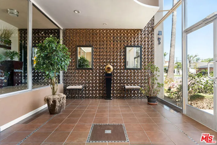 6601 Springpark Avenue 9, Los Angeles, California 90056