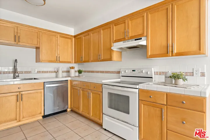 6601 Springpark Avenue 9, Los Angeles, California 90056