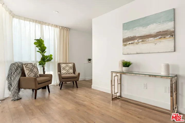 6601 Springpark Avenue 9, Los Angeles, California 90056