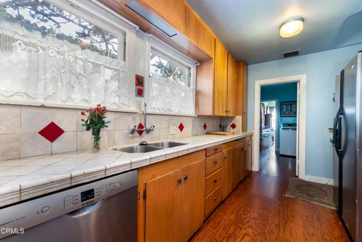 2270 E Orange Grove17