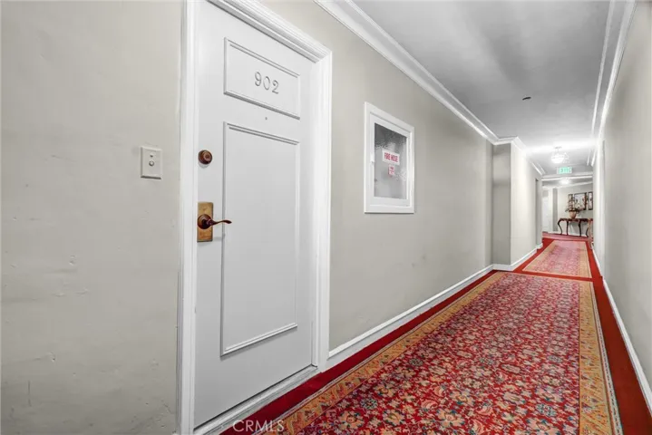 Hallway to unit 902