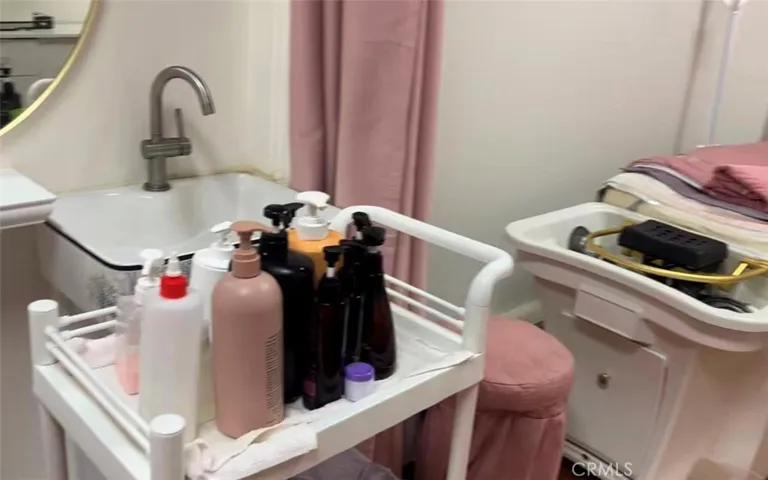 Head Scalp Therapy Room