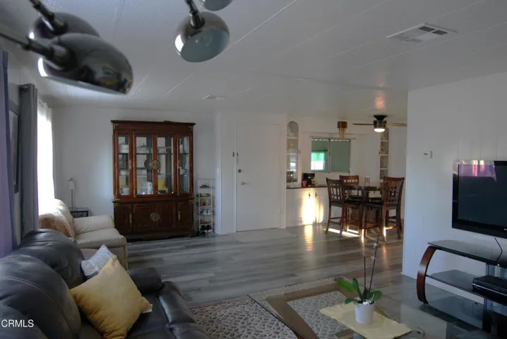 Living Rm to Dinning