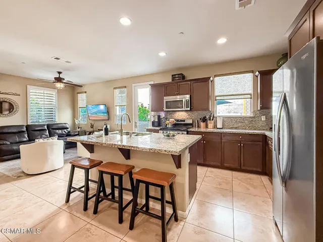 bLiving and Dining10