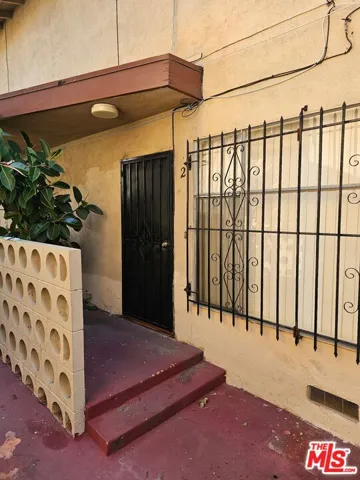 UNIT 2 - 1855 S VICTORIA