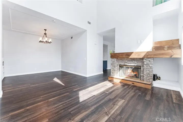 Formal Living Area w/Vaulted Ceilings