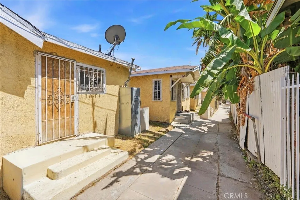 160 W 89th, Los Angeles, California 90003 — photo 4