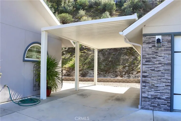 carport in between home and detached garage
