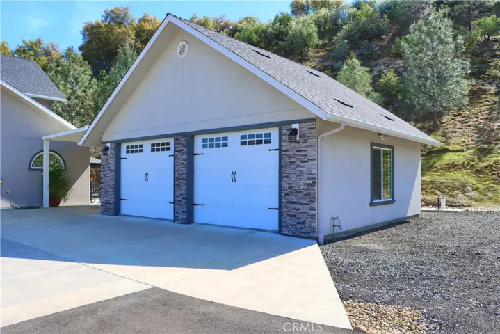 detached 2 car garage