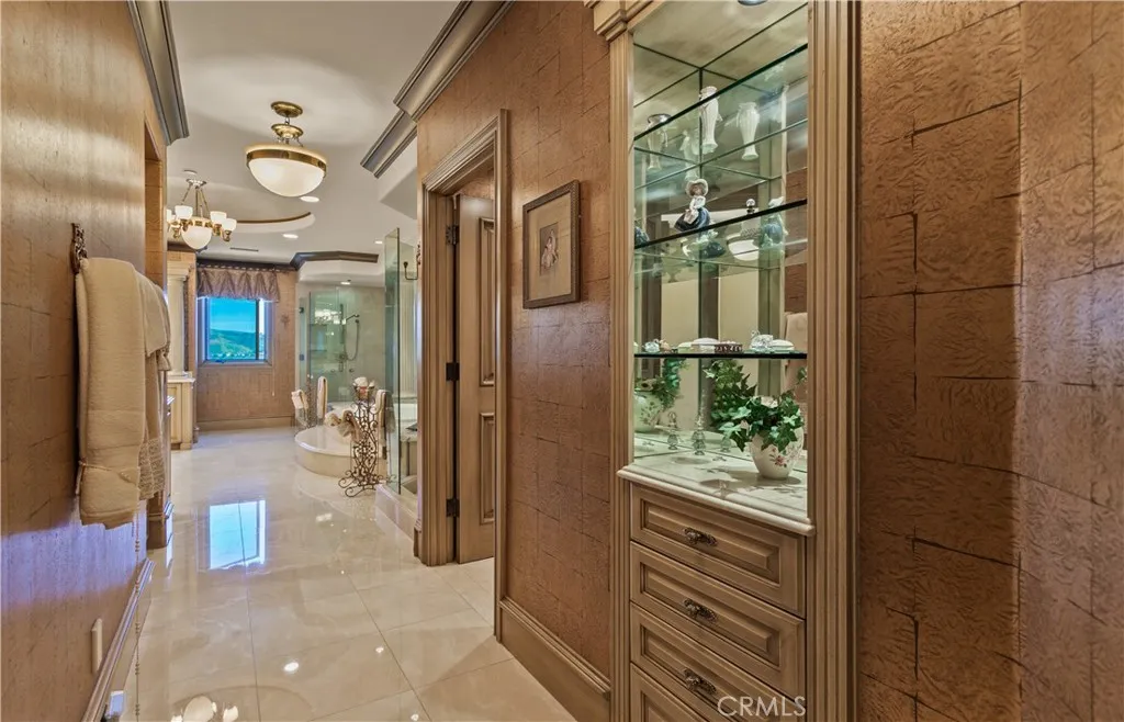 Primary suite